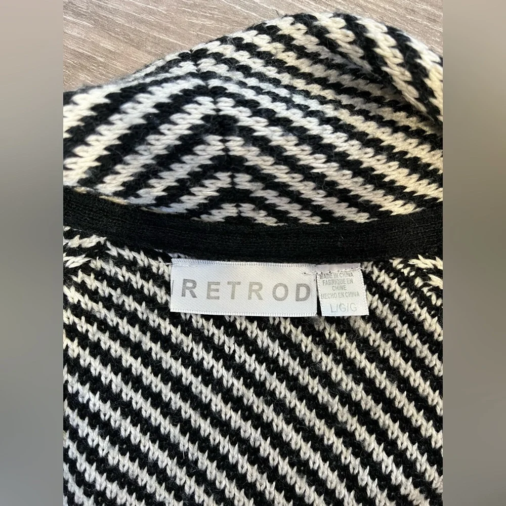 Patterned Cardigan Size Large - Picture 4 of 7